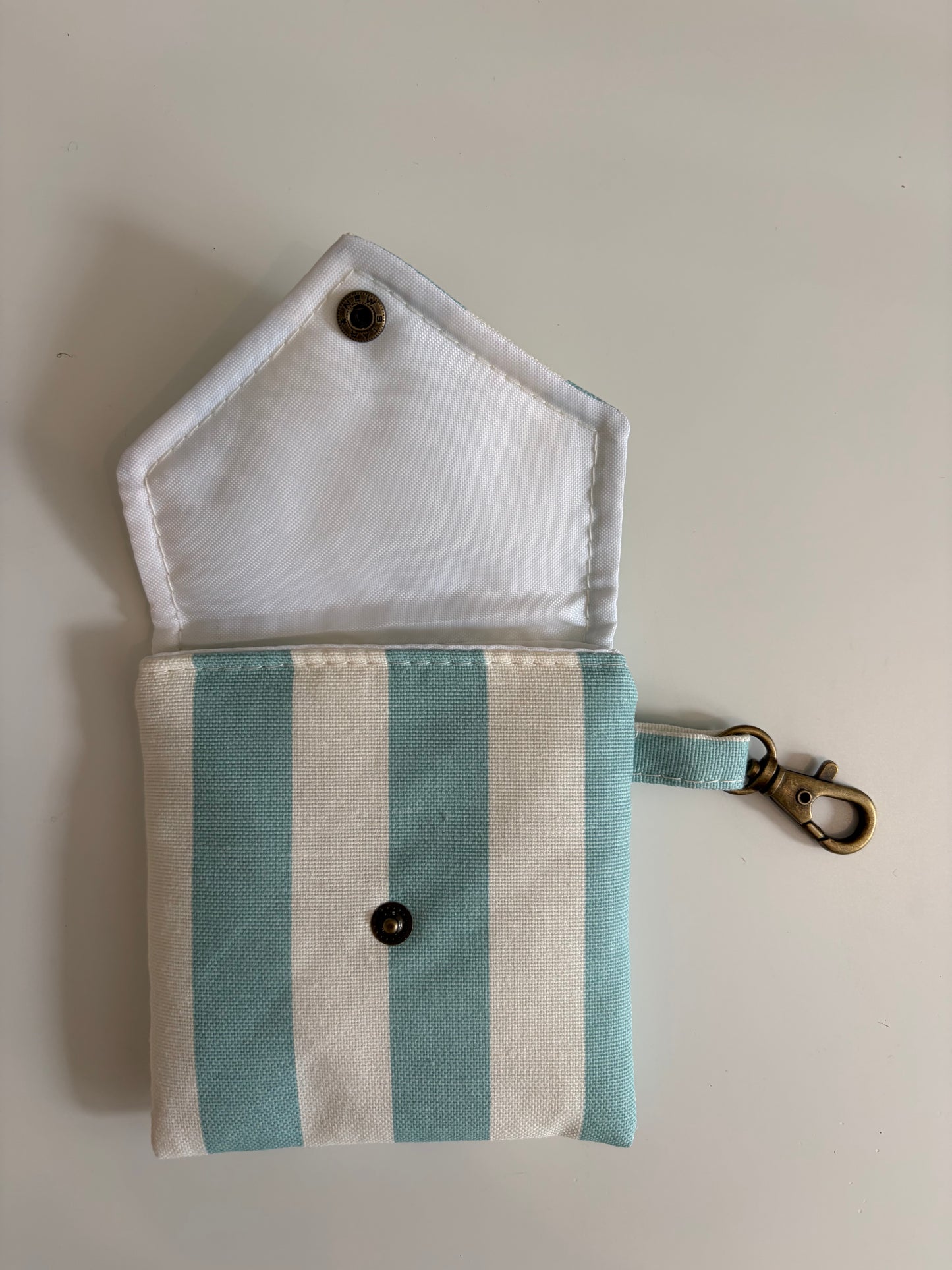 Monedero Clip Rayas Celeste & Blanco
