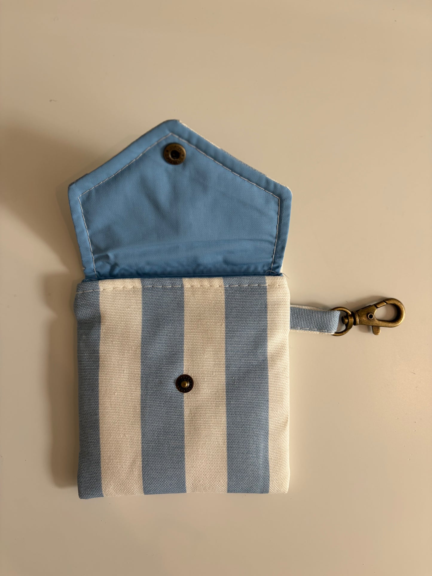 Monedero Clip Rayas Azul Claro & Blanco