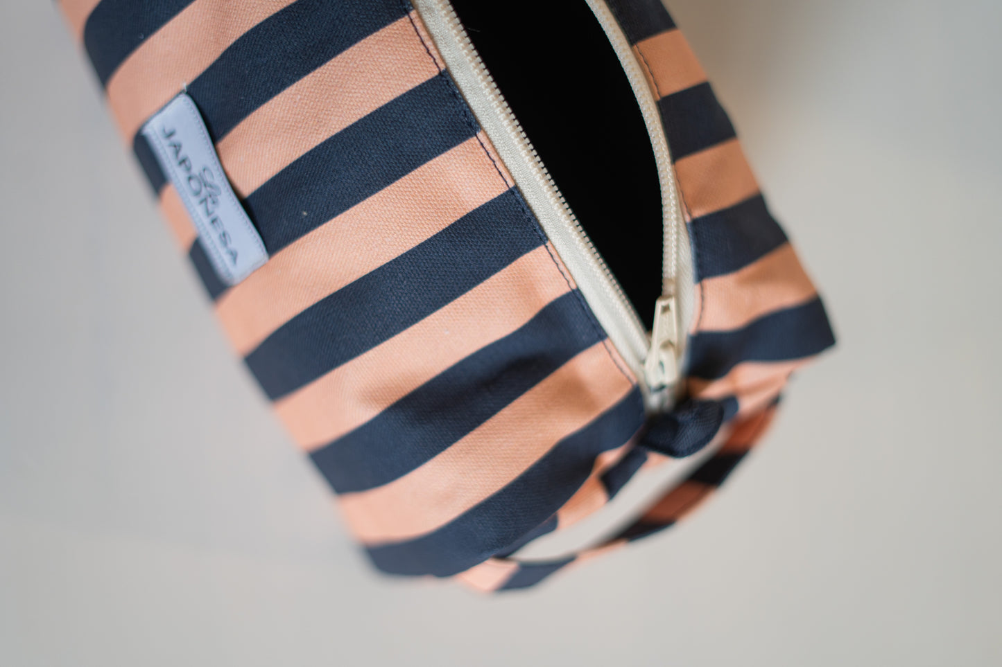 Beauty Case Stripes Blue